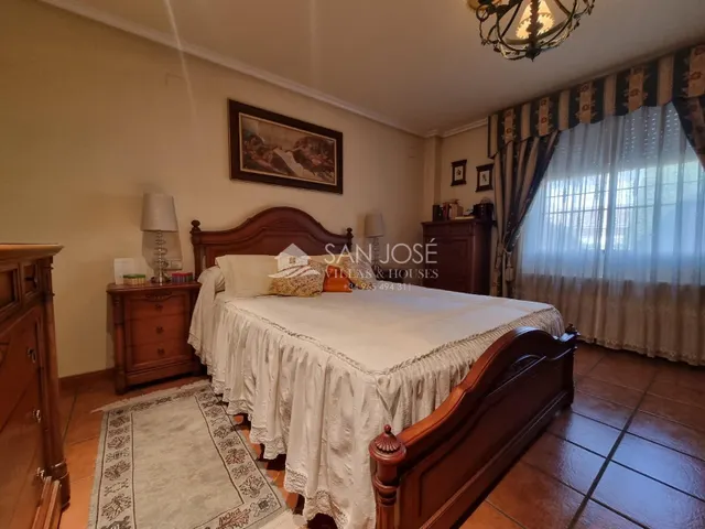 SE VENDE VILLA DE LUJO EN HONDON DE LOS FRAILES — 4