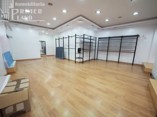 Se vende casa en esquina en pleno centro de tomelloso con 24