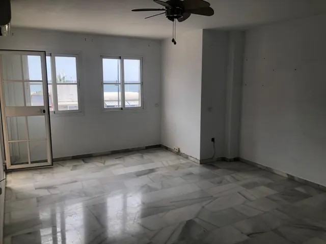 Piso en primera linea de playa en Torremolinos — 10