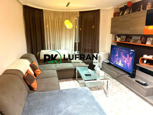 Piso con urbanización y garaje en ciudad jardín — 2