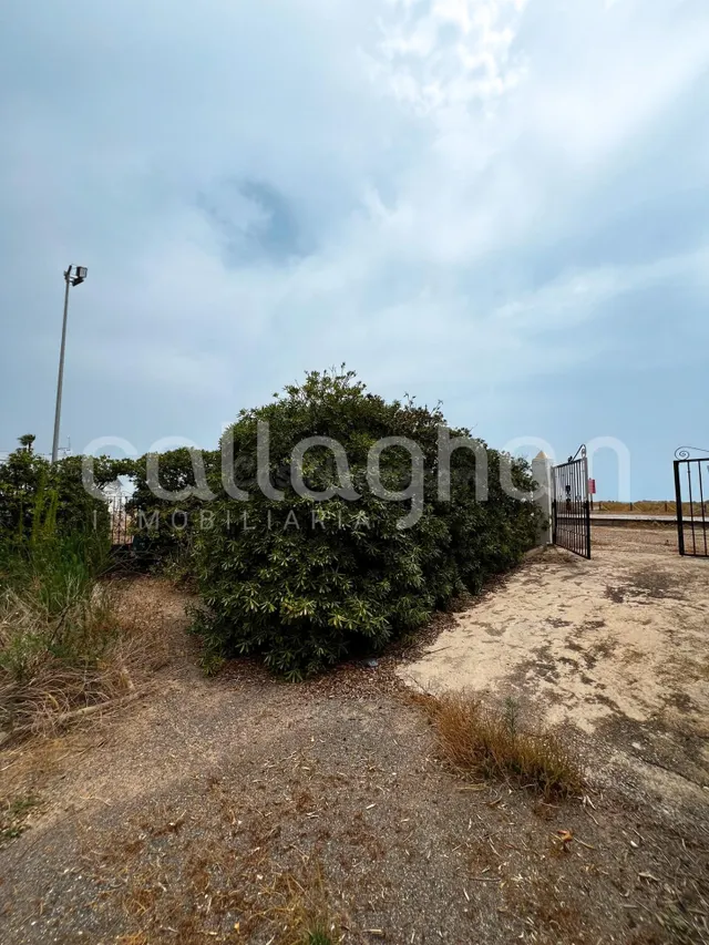 Parcela exclusiva en primera línea de Playa Casablanca - foto 2