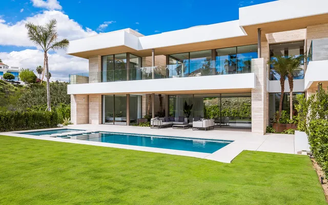 NUEVA VILLA DE LUJO — 45
