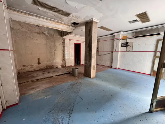 Local comercial en venta en San Juan de Aznalfarache – Barri - foto 4