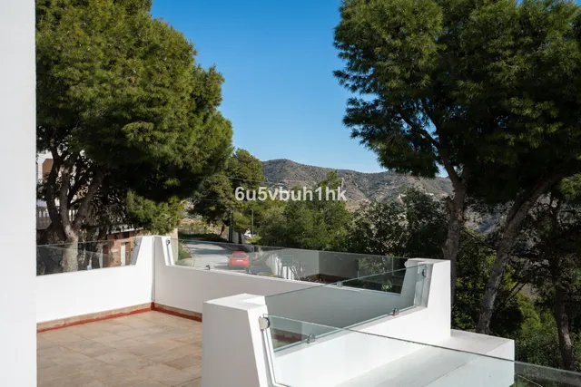 Adosado 6 habitaciones 381m² en venta - Costa del Sol — 6