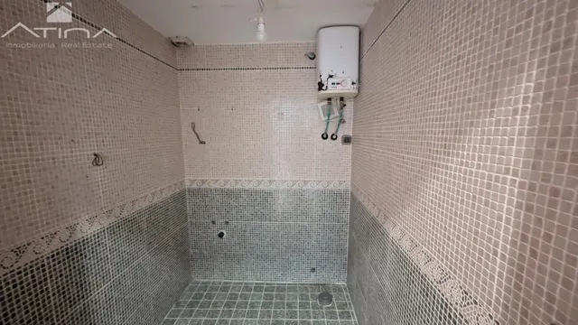 Local comercial en excelente estado en la zona del Antiguo Hospital de Gandia — 9