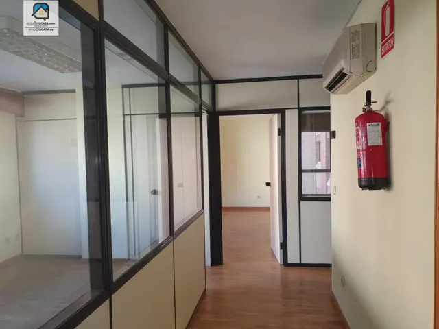 OFICINA MUY LUMINOSA Y GRANDE — 5
