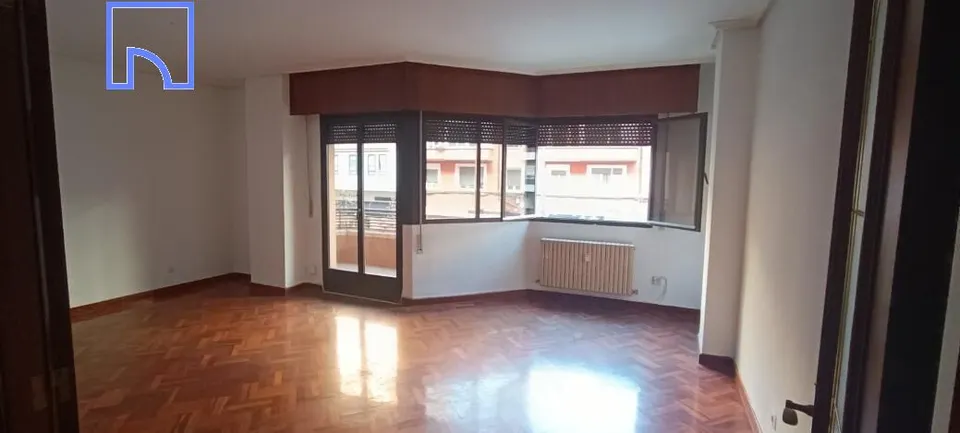 Piso de 4 habitaciones y 3 baños en zona centro