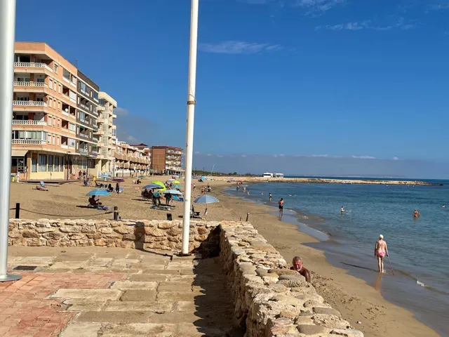 Estupendo apartamento totalmente reformado a unos pasos de la playa — 33