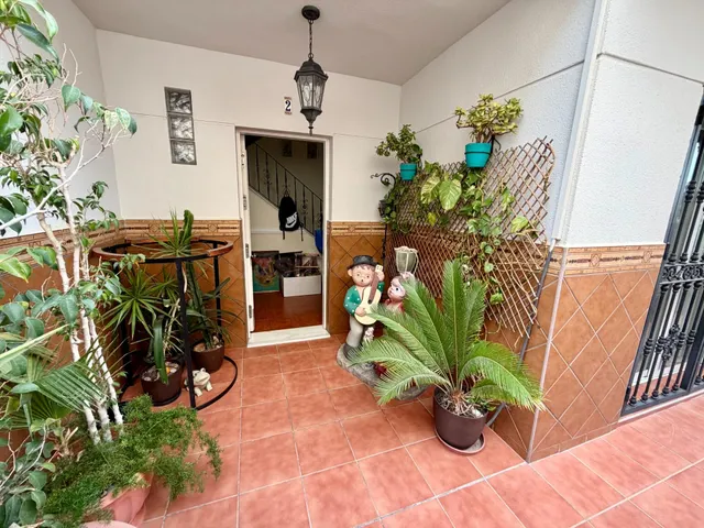 Chalet pareado tipo tríplex de 266 m2 con 4 dormitorios, terrazas, garaje y bodega en Aguadulce Sur — 35