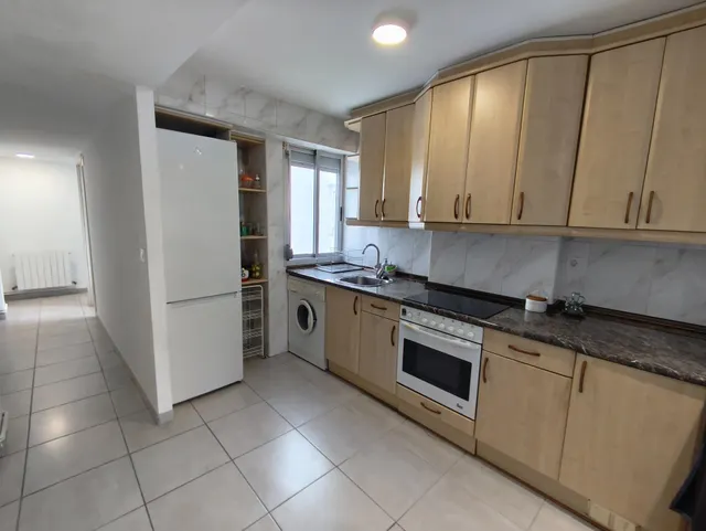 Piso de 72m2 útiles. Distribuido en tres dormitorios, salón, cocina y baño — 9