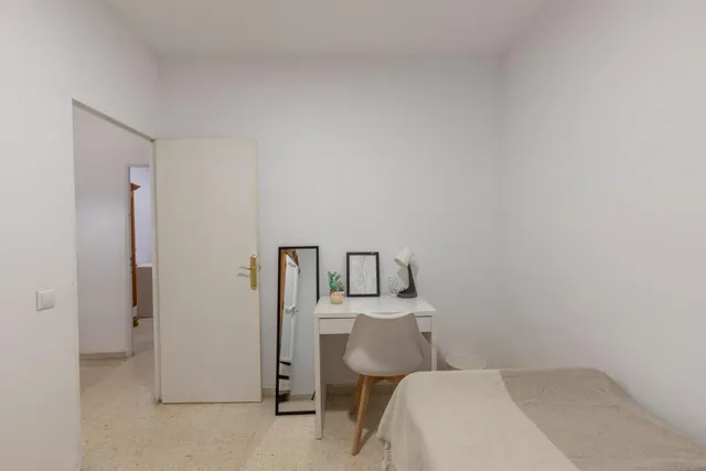Piso ideal para inversión con alta rentabilidad junto a facultades de  Cartuja en Granada — 5