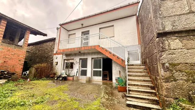 Casa en venta de dos plantas - sin registrar