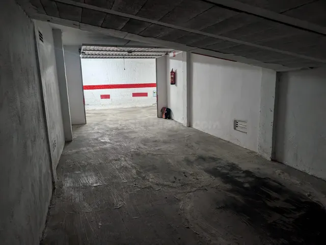 Amplio Parking Privado en Alzira - foto 4