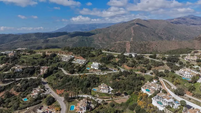 Terreno de 2300 m2 en Benahavís con vistas al mar — 8