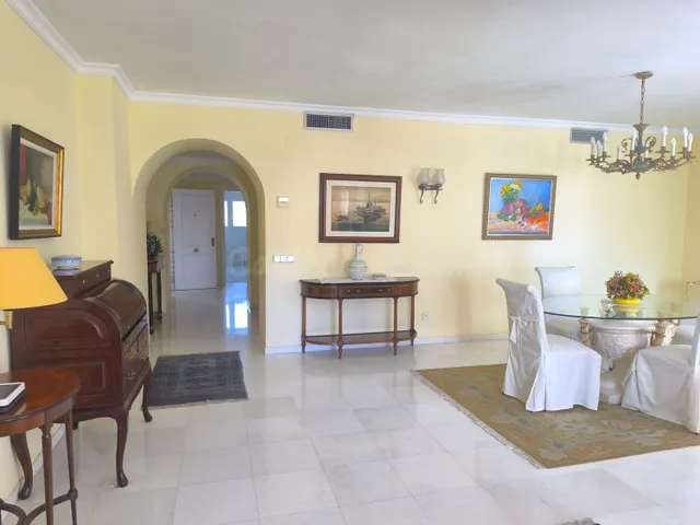 Piso 2 habitaciones 192m² en alquiler - Nueva Andalucía - foto 3