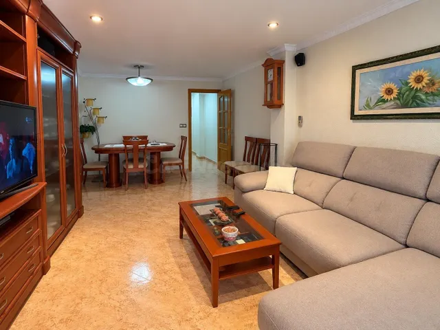 AMPLIO PISO REFORMADO DE 4 habitaciones CON BALCÓN Y ASCENSOR EN PICASSENT — 4