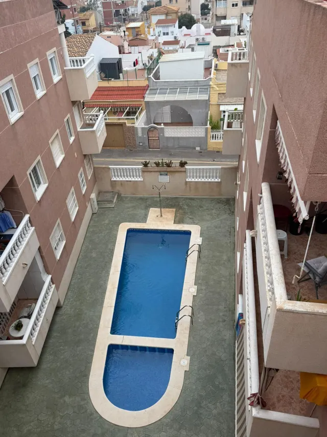 Apartamento con piscina compartida, Alicante, Torrevieja, Playa del Cura. 1 habitación | 54 m2 | A 900 metros del mar — 2
