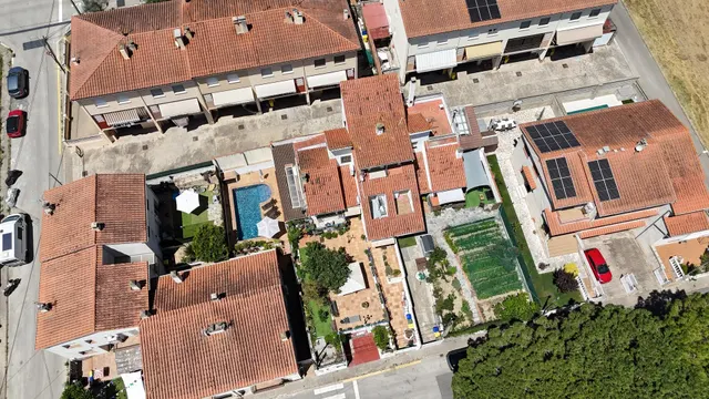 Casa de 5 habitaciones con garaje para 2 coches, terraza y aire acondicionado – lista para entrar a vivir — 47