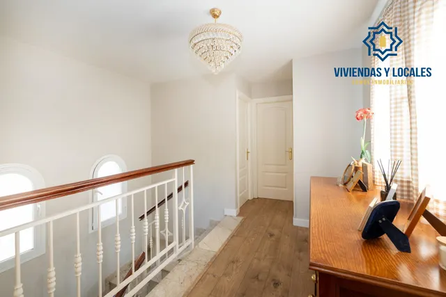 MAGNÍFICO CHALET EN URB. SUEÑOS DE CADIMA, ALHENDIN — 28