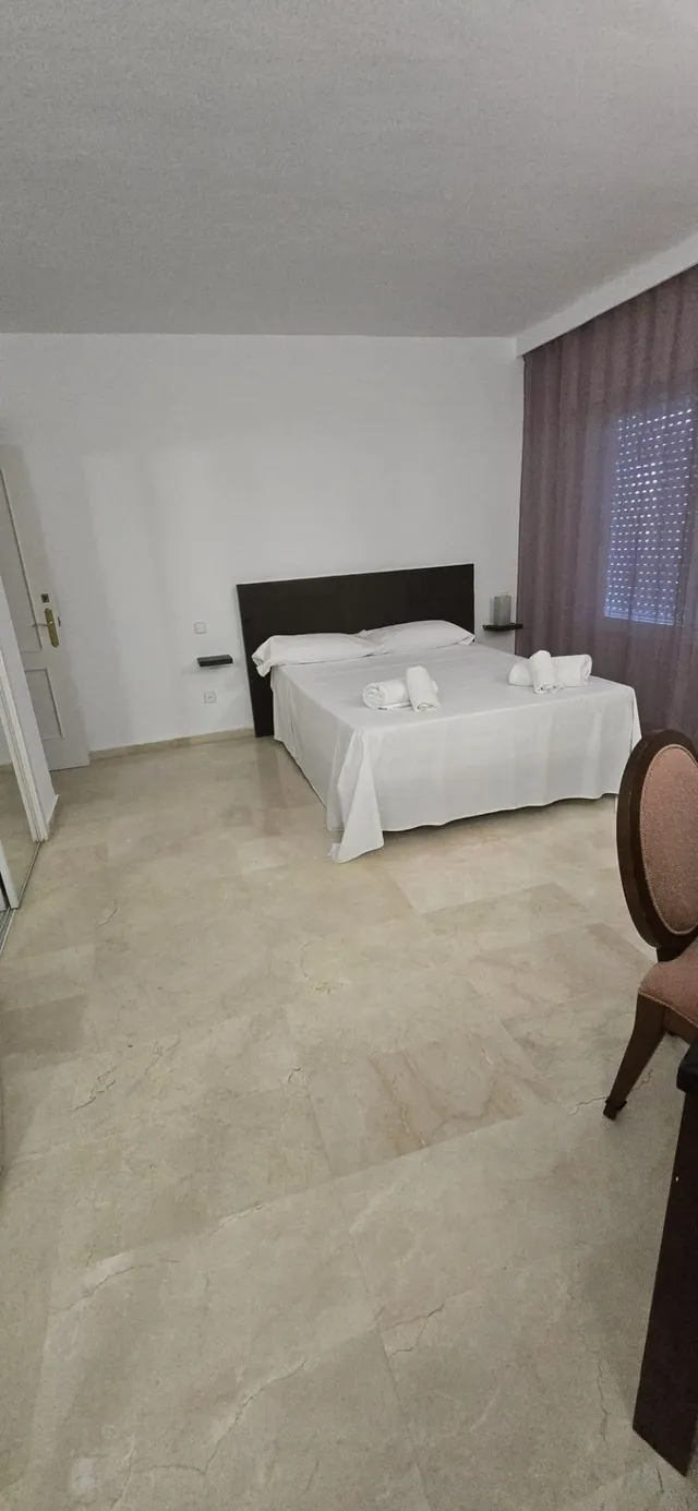 Piso amplio y luminoso de tres dormitorios  en primera línea de playa en Hacienda Beach II-III | CABANILLAS REAL ESTATE — 9