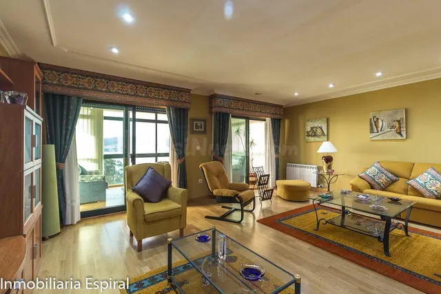 ¡Impresionante Chalet Familiar en Mogor, Marín! - foto 3