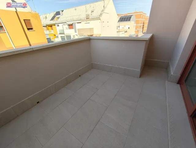 Adosado reformado con buhardilla, garaje y patio — 40