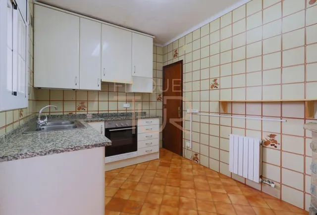 VENTA de AMPLIO en BREDA:  4 DORMITORIOS, MUY LUMINOSO y JUNTO al CENTRO DE BREDA — 9