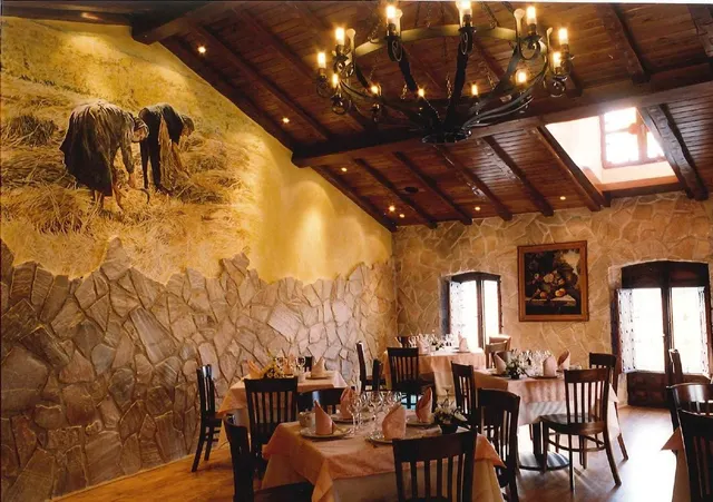 EXCLUSIVAS ROMERO, comercializa RESTAURANTE totalmente montado para funcionar en Ledrada — 9