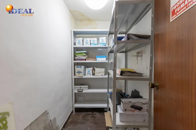 LOCAL COMERCIAL JUNTO A ÁNGEL GANIVET | ESPACIO Y UBICACIÓN. — 12