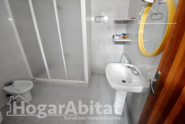 ¡Hazla a tu gusto! Gran casa para reformar con terraza y balcón, cerca del ayuntamiento — 40