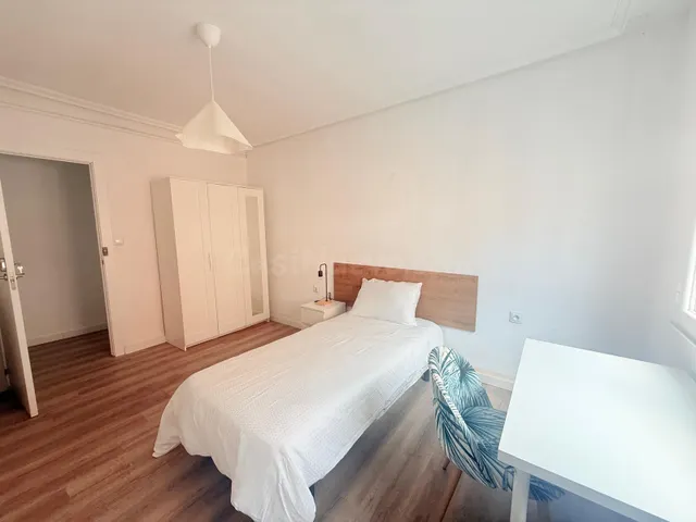 ALQUILER DE habitaciones PARA ESTUDIANTES 200€. CERCA DE LA  - foto 4