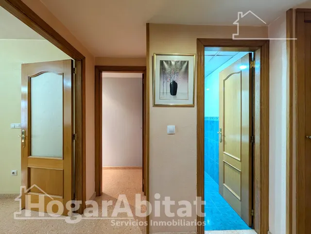 EXTERIOR CON DOS BALCONES Y GARAJE — 32