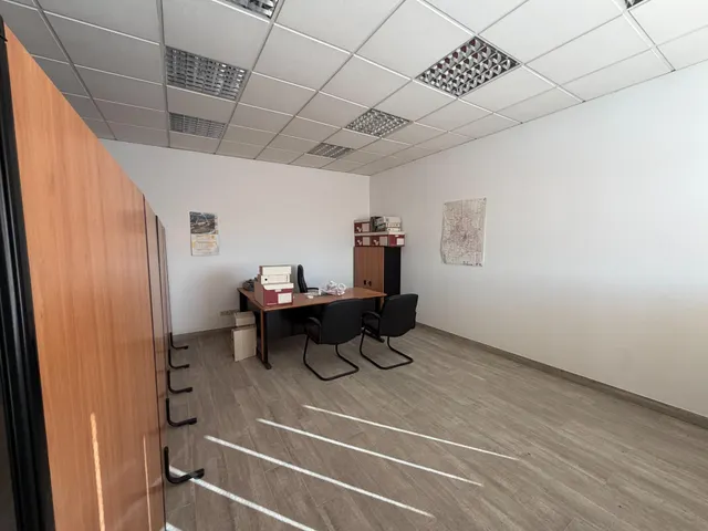 Nave industrial 216m² en venta - Barrio de la Estación — 9