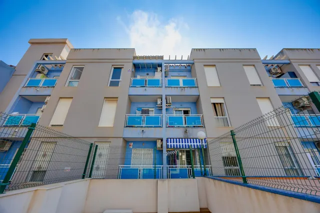 Venta de Apartamento 2 dormitorios zona Habaneras,piscina comunitaria en Torrevieja. — 28