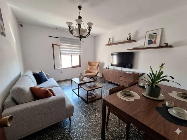 Amplia casa con 5 dormitorios, patio y planta baja ideal para garaje, negocio o proyecto — 8