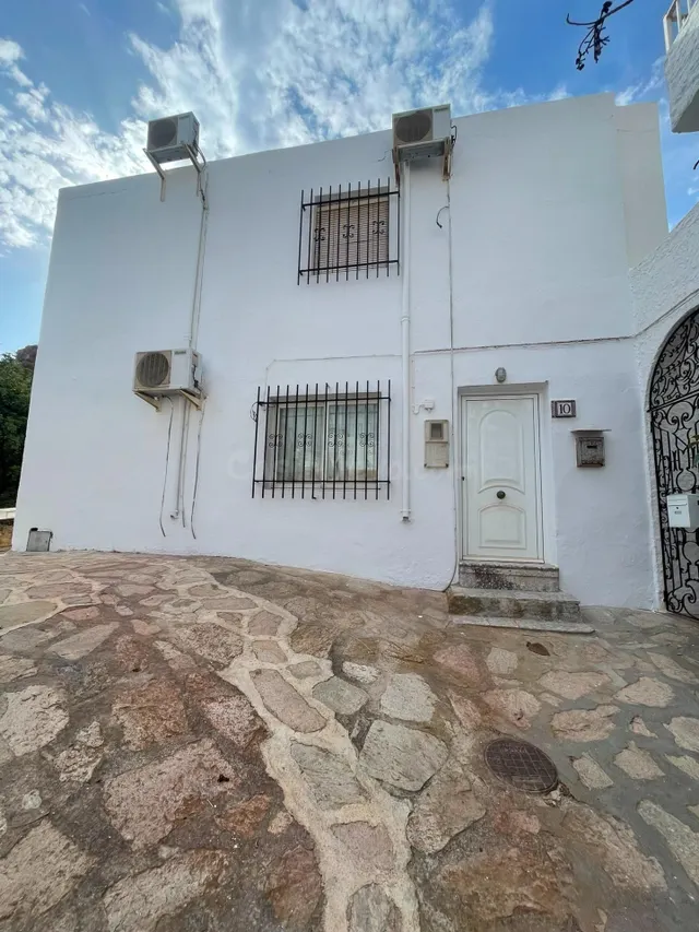 CASA INDEPENDIENTE CON VISTAS AL MAR Y JUNTO A SIERRA CABRER