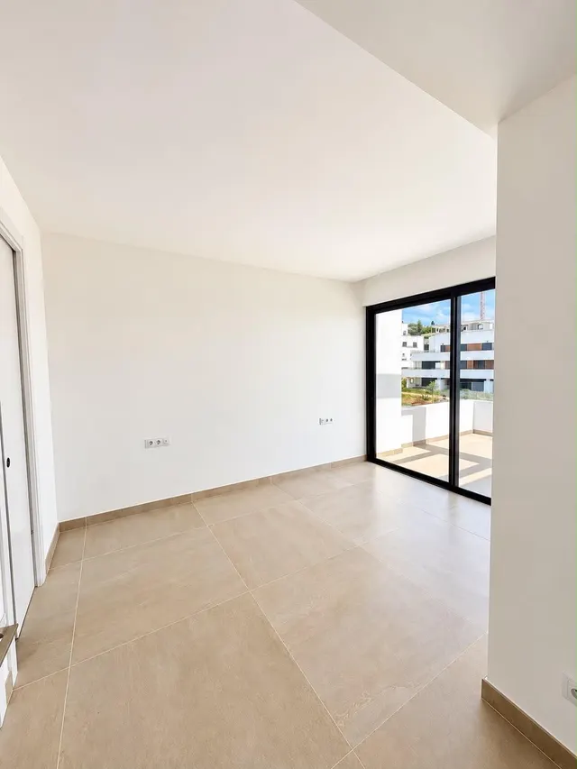 Ático de lujo con piscina infinity privada en Estepona, a 1 km de la playa — 6
