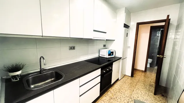 SE VENDE APARTAMENTO EN EXCLUSIVA REFORMADO CON MUY BUENAS VISTAS Y A 50 METROS DE LA PLAYA — 10
