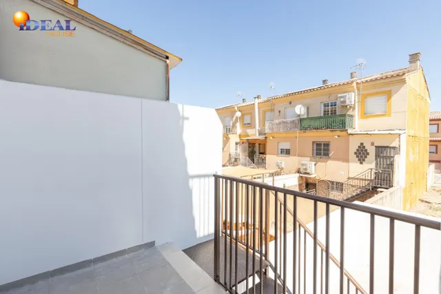Espectacular casa adosasa de obra nueva — 14
