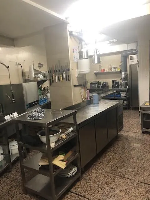 ESPECTACULAR LOCAL EN EL BARRIO DE SALAMANCA — 16