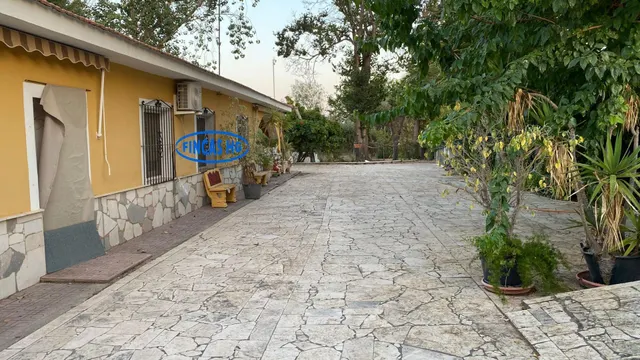 Típica casa tradicional de campo situada sobre terreno URBANO!  de 3900m2 — 2