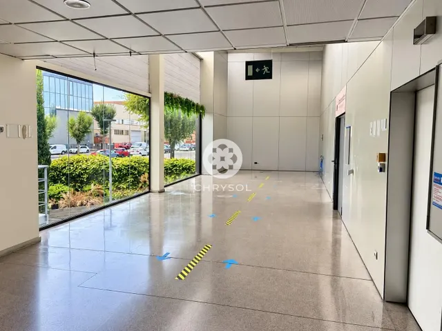 Exclusiva nave industrial tipo c con edificio corporativo junto a zona franca y fira de Barcelona. — 21