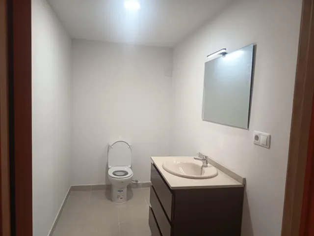 Nave con oficinas en ciudad del transporte — 11