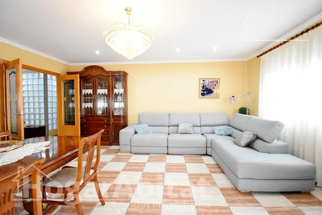 CASA SEMINUEVA CON GRAN TERRAZA Y GARAJE — 7