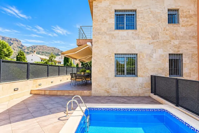 Espectacular chalet con piscina en orihuela centro - foto 5