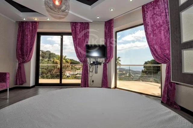 Chalet Independiente en Lloret de Mar — 41