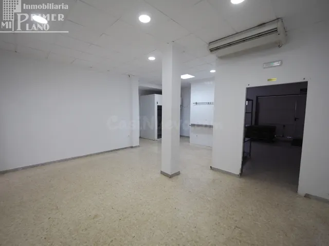 Local en calle Campo de 150 m2, con 2 aseos y acceso para mi - foto 5