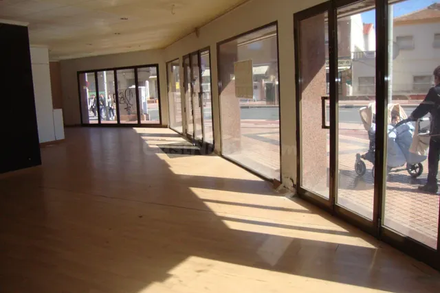 Local comercial 195m² en venta - Ensanche - foto 2