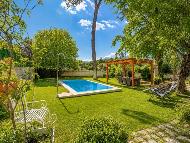 UNA CASA PRECIOSA CON CARÁCTER ÚNICO EN EL BOALO - foto 5