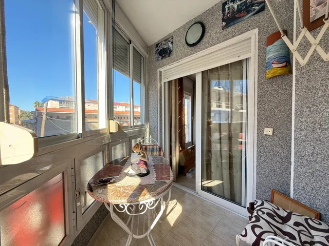 Apartamento en esquina de 2 dormitorios a 500 m de las piscinas naturales en Torrevieja!!! — 10